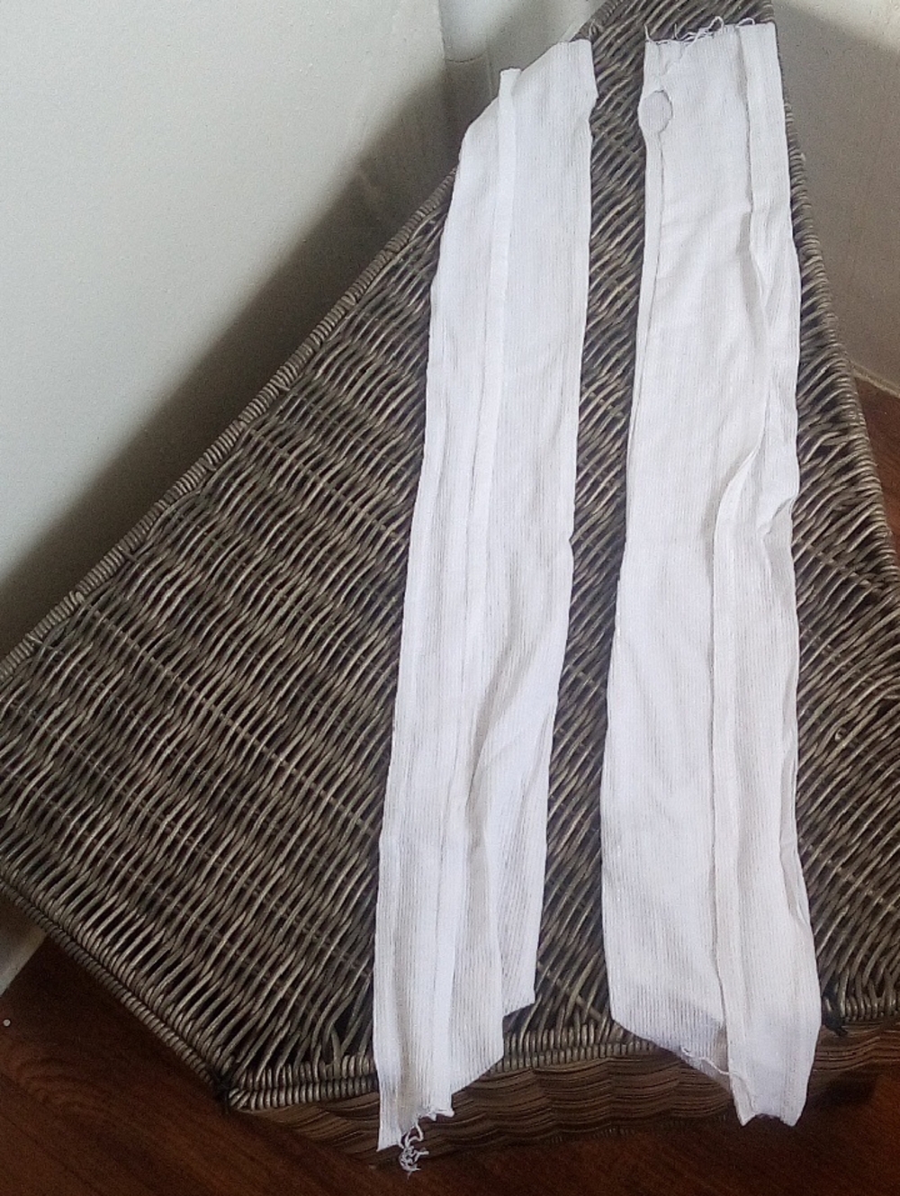 Sami Miro Vintage White Ribbed V Cut Tube Top NWT, XSmall - Picture 3 of 6